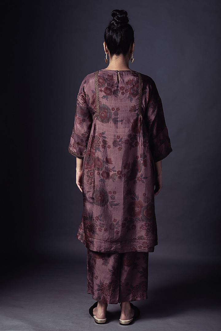 Grey Embroidered Kurta Set by ARTE-ALTER at Pernia's Pop Up Shop