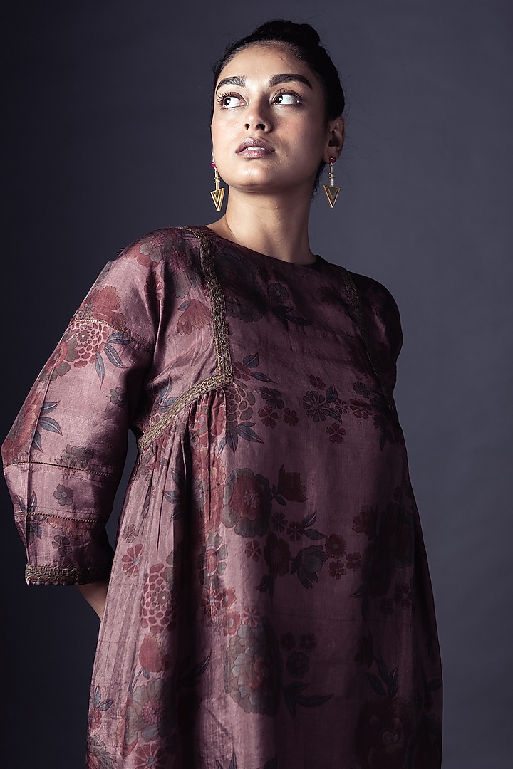 Grey Embroidered Kurta Set by ARTE-ALTER at Pernia's Pop Up Shop