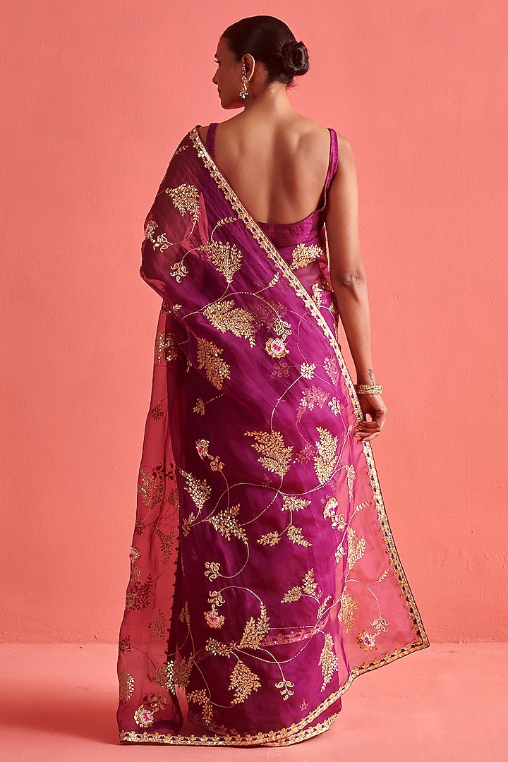 Magenta Silk Organza Embellished Wedding Saree Set by aarti Sethia at Pernia's Pop Up Shop