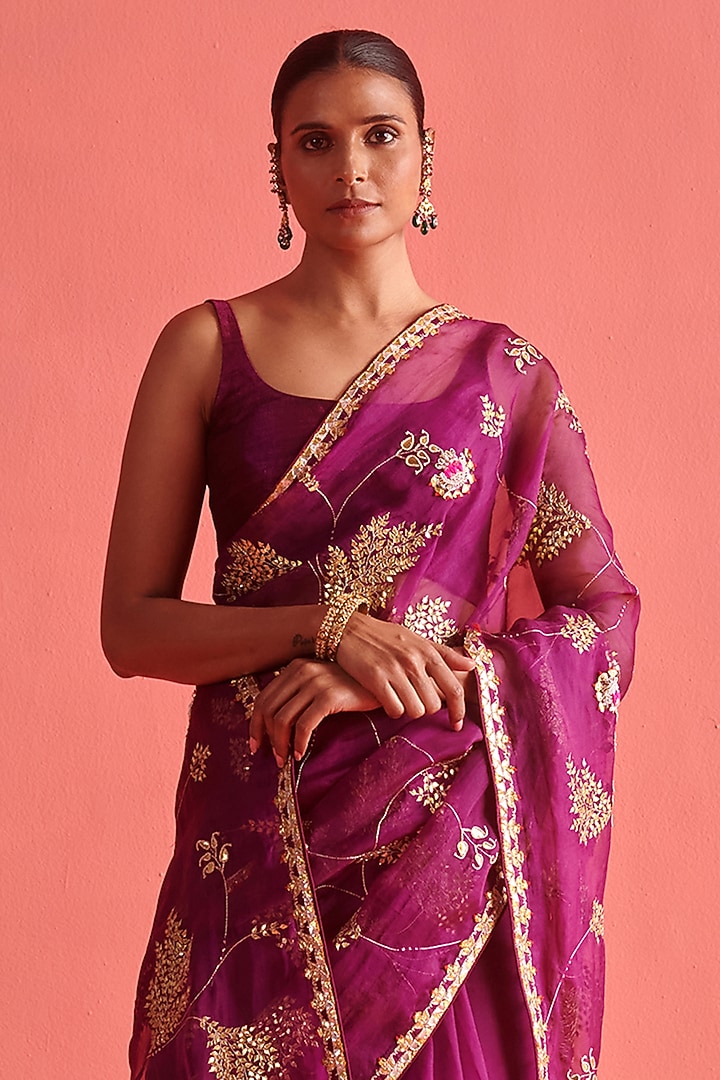 Magenta Silk Organza Embellished Wedding Saree Set by aarti Sethia at Pernia's Pop Up Shop