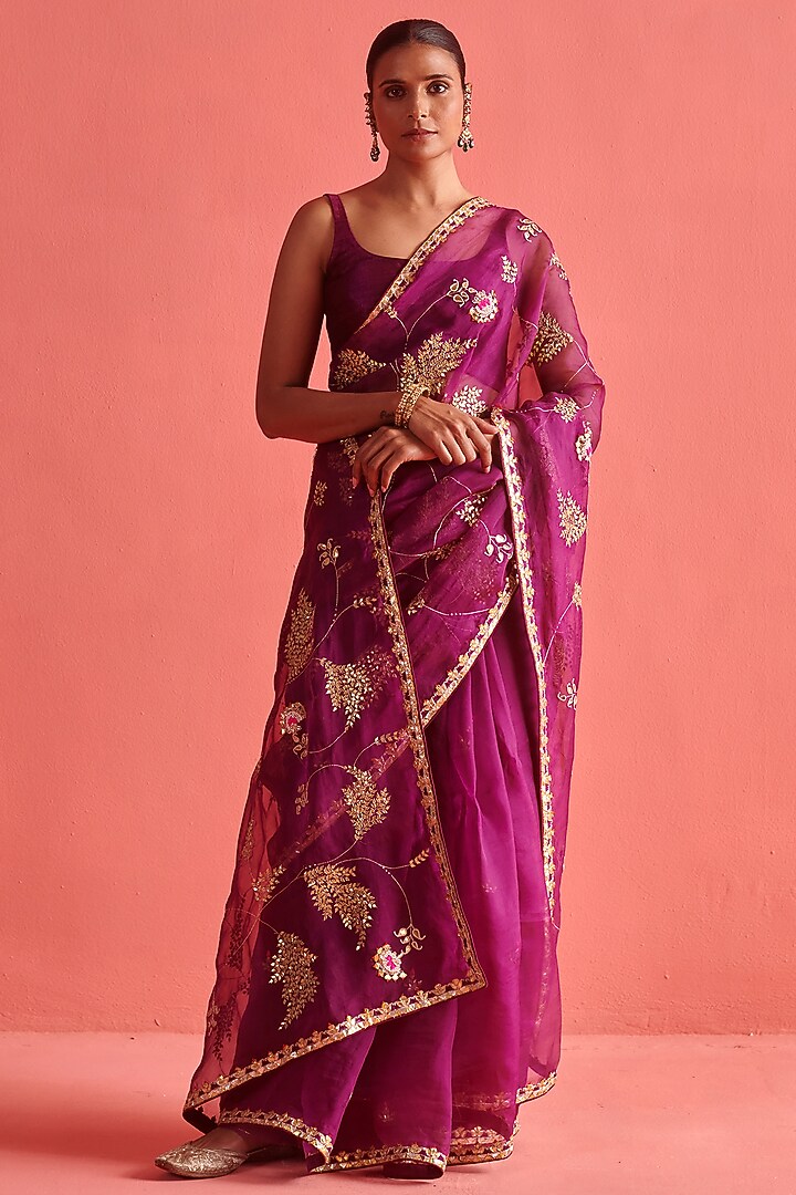 Magenta Silk Organza Embellished Wedding Saree Set by aarti Sethia at Pernia's Pop Up Shop