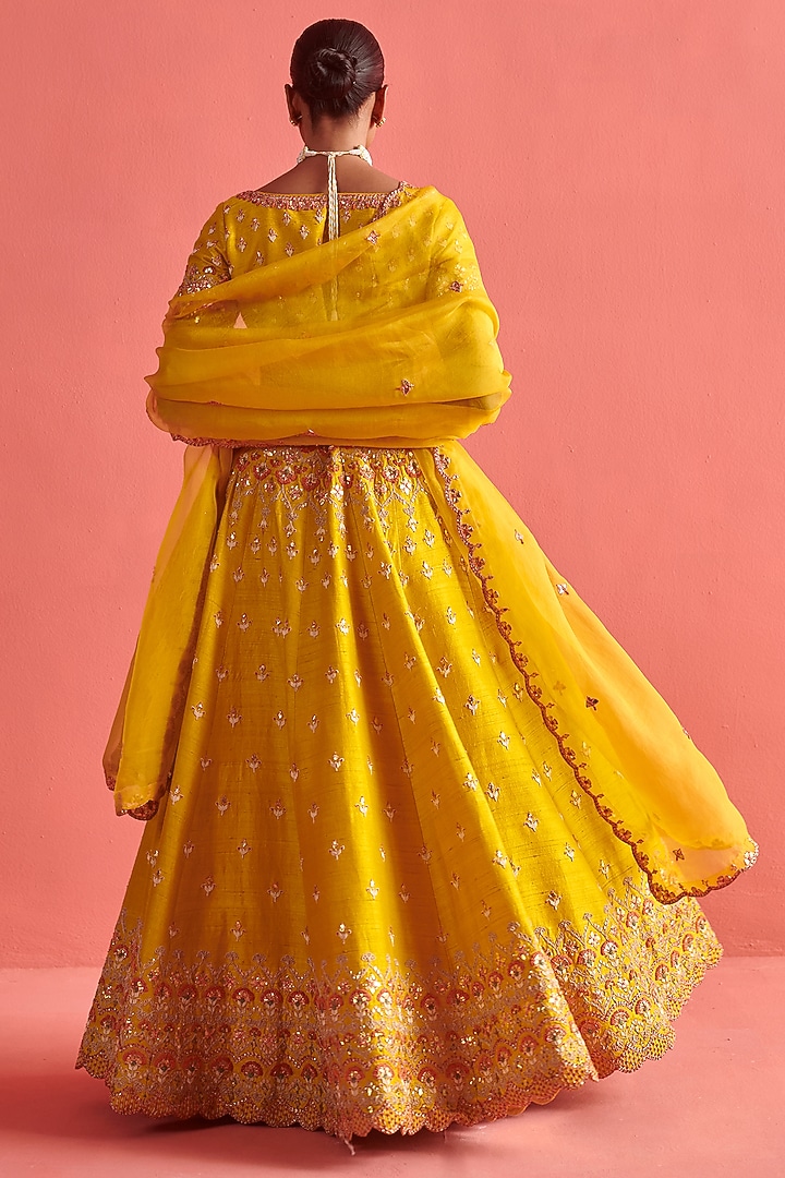 Yellow Raw Silk Hand Embroidered Bridal Lehenga Set by aarti Sethia at Pernia's Pop Up Shop