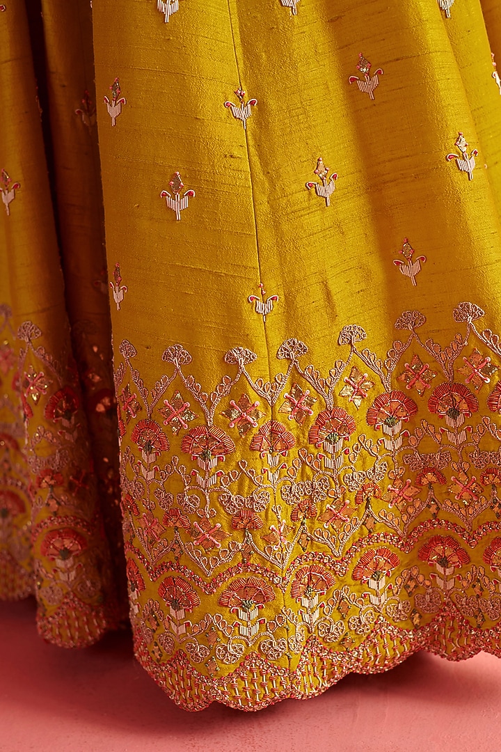 Yellow Raw Silk Hand Embroidered Bridal Lehenga Set by aarti Sethia at Pernia's Pop Up Shop