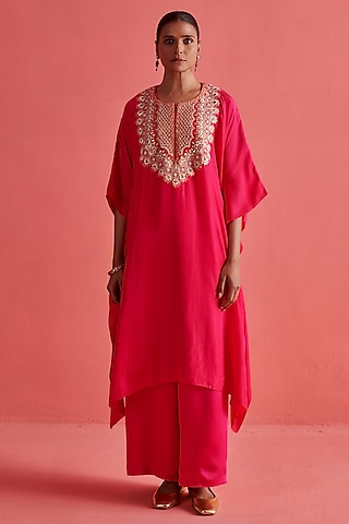 Rani Pink Crepe Threadwork Kaftan Set by aarti Sethia