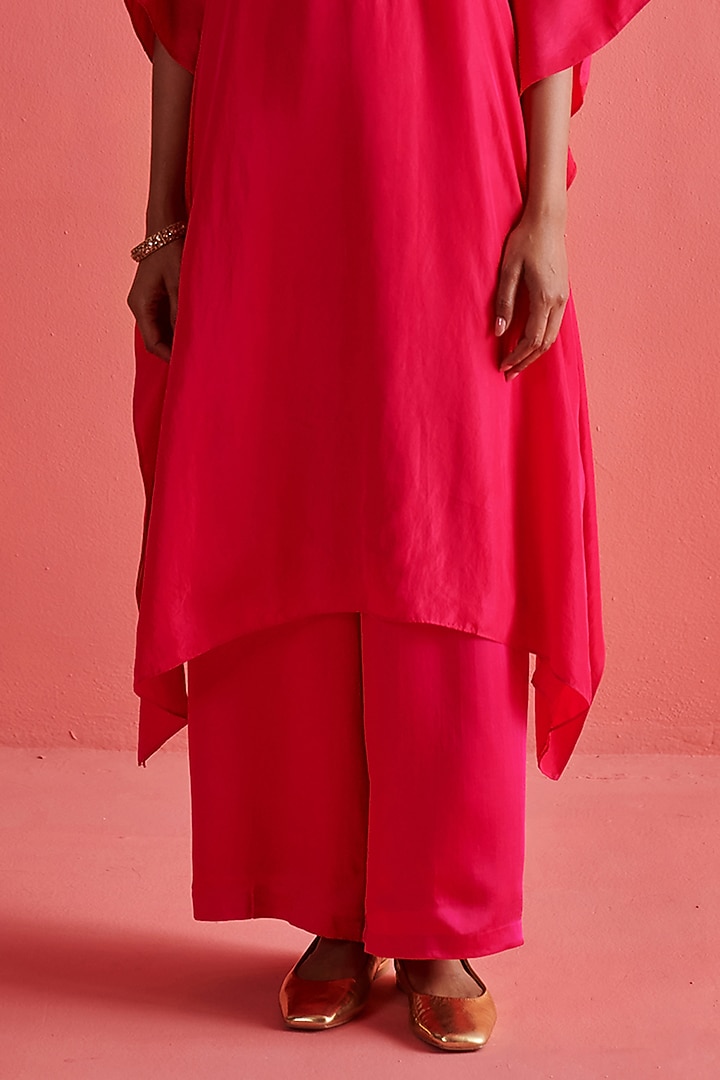 Rani Pink Crepe Threadwork Kaftan Set by aarti Sethia at Pernia's Pop Up Shop