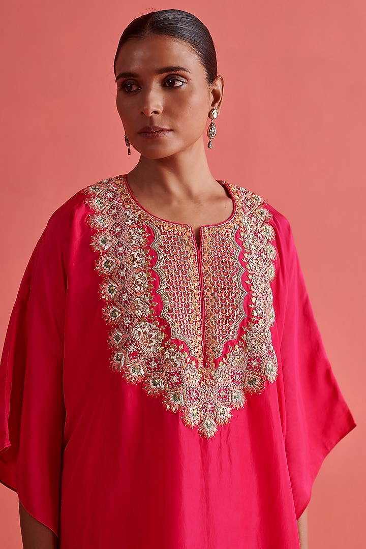 Rani Pink Crepe Threadwork Kaftan Set by aarti Sethia at Pernia's Pop Up Shop