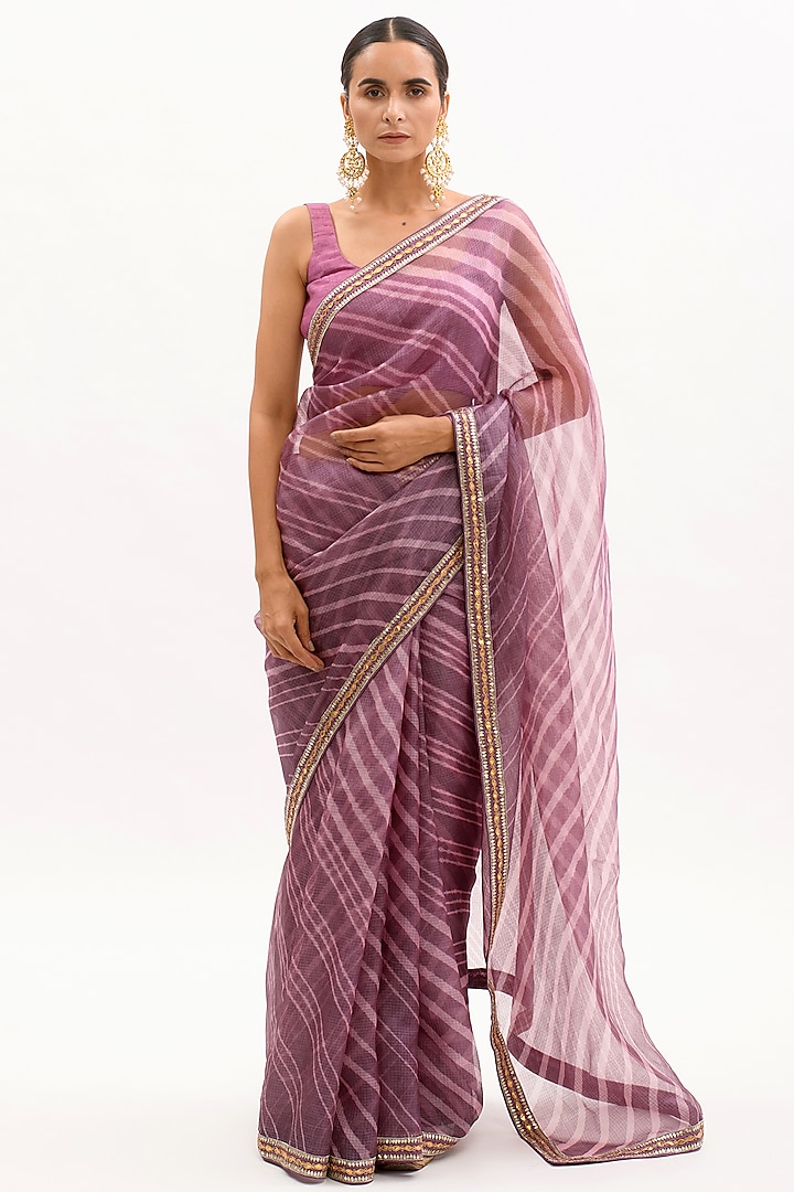 Lilac Leheriya Saree Set by aarti Sethia