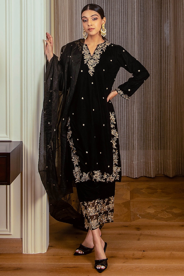 Black Silk Velvet Hand Embroidered Kurta Set by AURUHFY