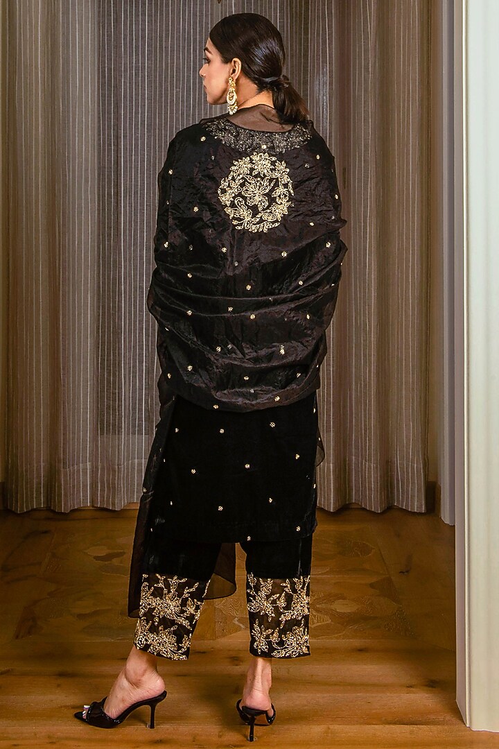 Black Silk Velvet Hand Embroidered Kurta Set by AURUHFY at Pernia's Pop Up Shop
