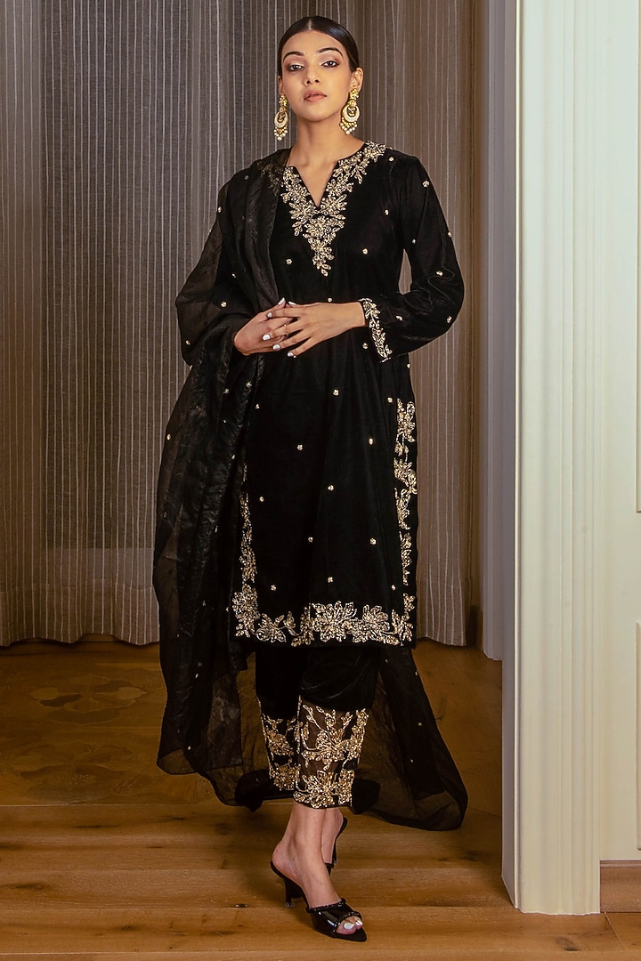 Black Silk Velvet Hand Embroidered Kurta Set by AURUHFY at Pernia's Pop Up Shop