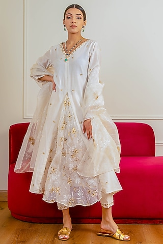 Ivory Chanderi & Organza Embroidered Kurta Set by AURUHFY