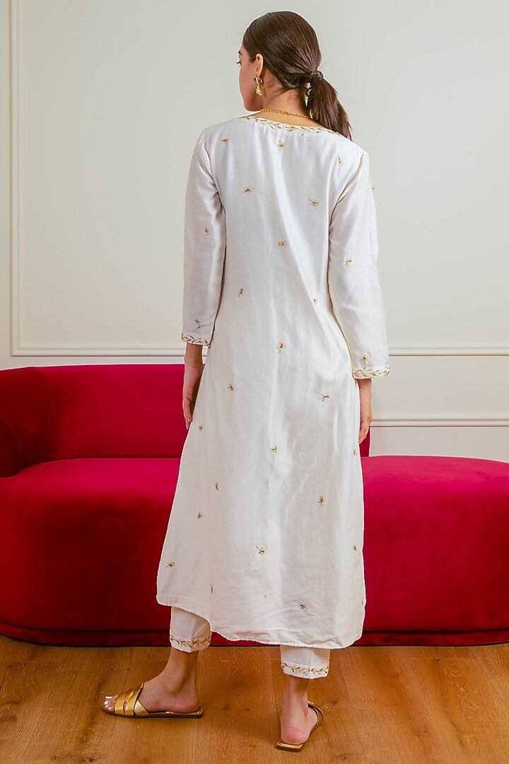 Ivory Chanderi & Organza Embroidered Kurta Set by AURUHFY at Pernia's Pop Up Shop