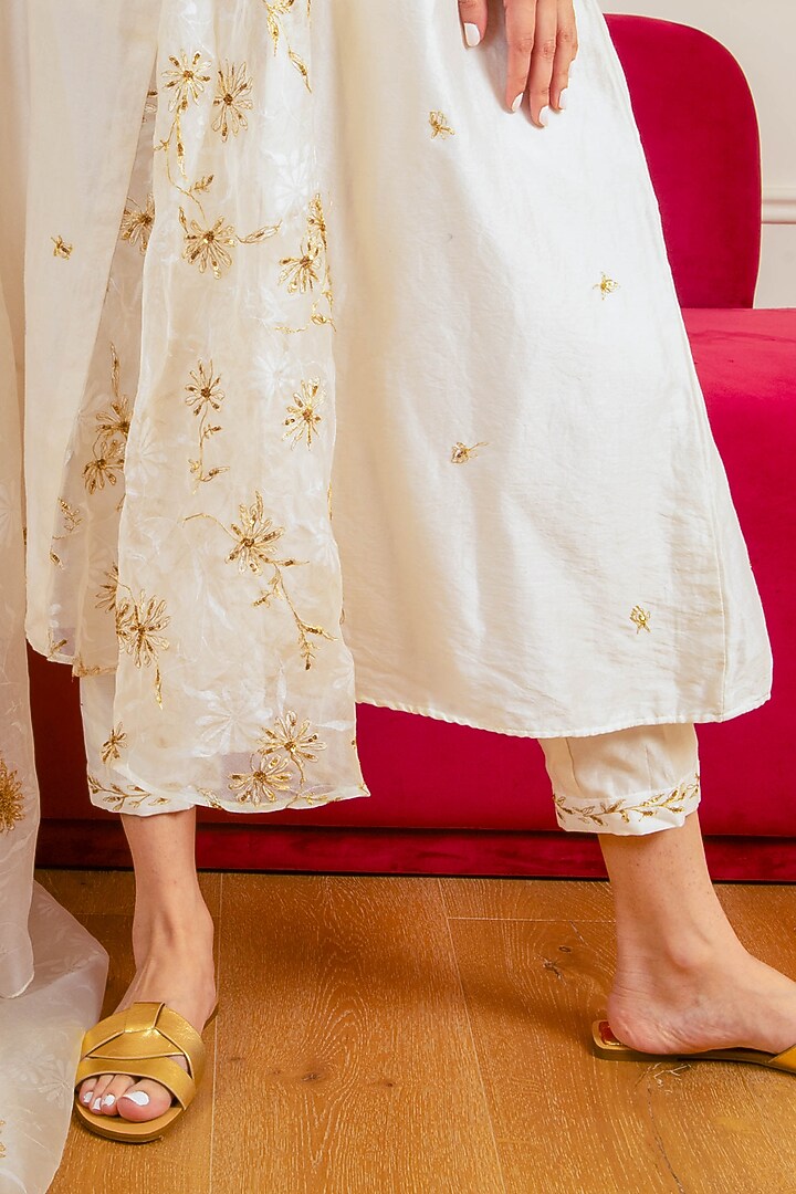 Ivory Chanderi & Organza Embroidered Kurta Set by AURUHFY at Pernia's Pop Up Shop