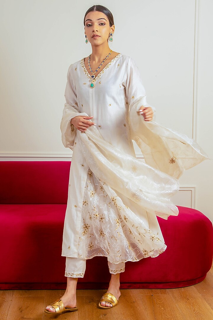Ivory Chanderi & Organza Embroidered Kurta Set by AURUHFY at Pernia's Pop Up Shop