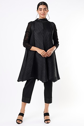 Black High-Neck Kurta Set by Pleats By Aruni