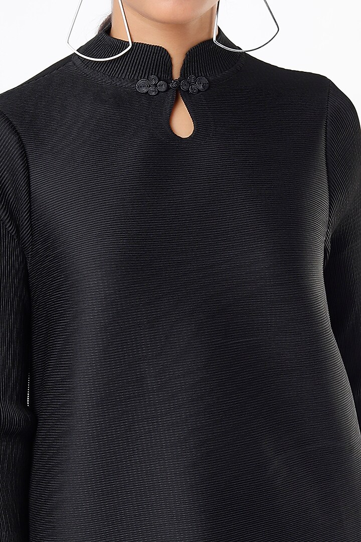 Black Pleated Polyester Kurta Set by Pleats By Aruni at Pernia's Pop Up Shop