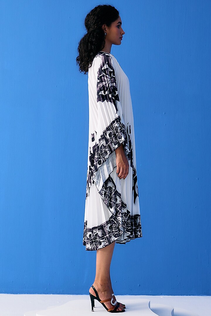 White & Black Crepe Printed Cape Set by Pleats By Aruni at Pernia's Pop Up Shop
