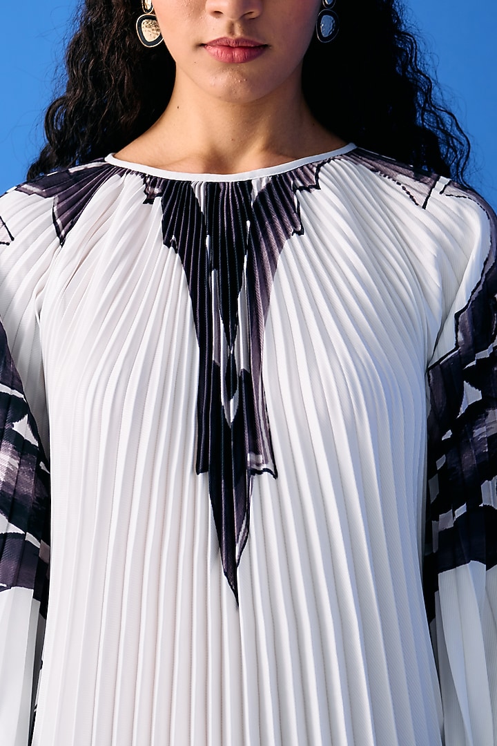 White & Black Crepe Printed Cape Set by Pleats By Aruni at Pernia's Pop Up Shop