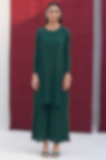 Green Pleated Polyester Kurta Set by Pleats By Aruni at Pernia's Pop Up Shop