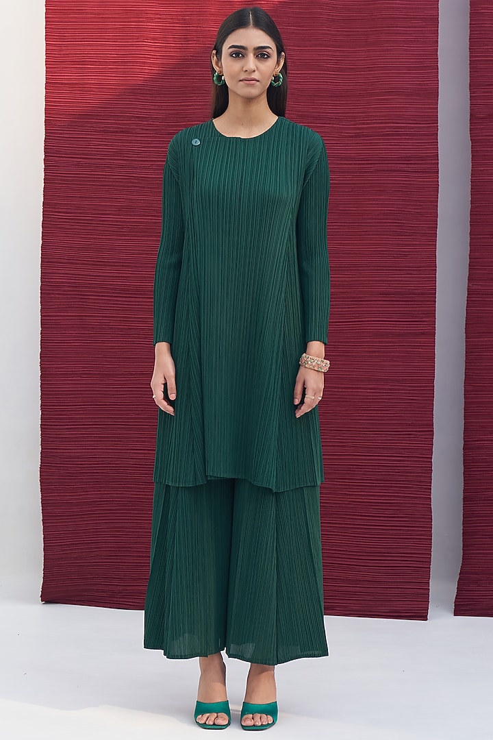 Green Pleated Polyester Kurta Set by Pleats By Aruni at Pernia's Pop Up Shop