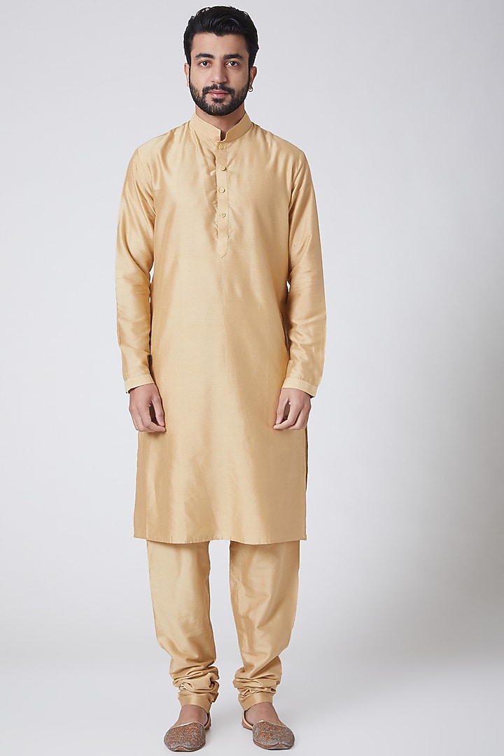 Gold Embroidered Groom Sherwani Set by Anurav at Pernia's Pop Up Shop