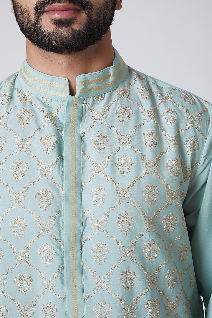 Green Embroidered Kurta by Anurav at Pernia's Pop Up Shop