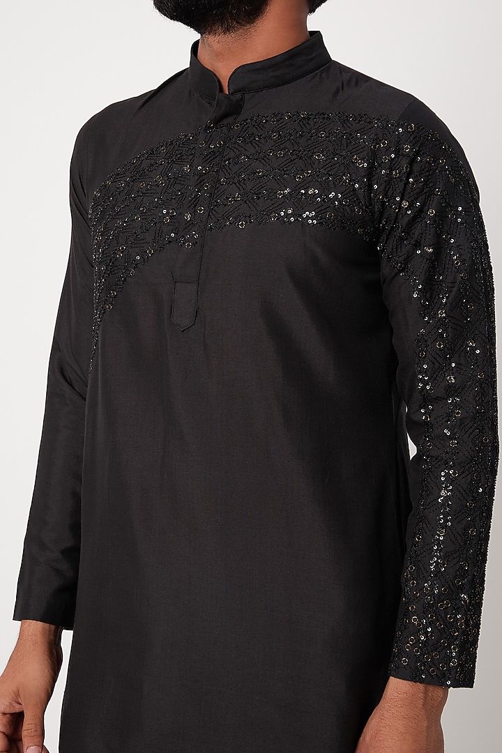 Black Embroidered Kurta Set For Boys by Anurav Men - Kids at Pernia's Pop Up Shop