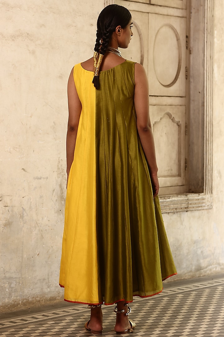 Green Chanderi Silk Color-Blocked Kurta by Aravi at Pernia's Pop Up Shop