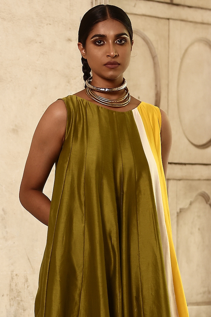Green Chanderi Silk Color-Blocked Kurta by Aravi at Pernia's Pop Up Shop