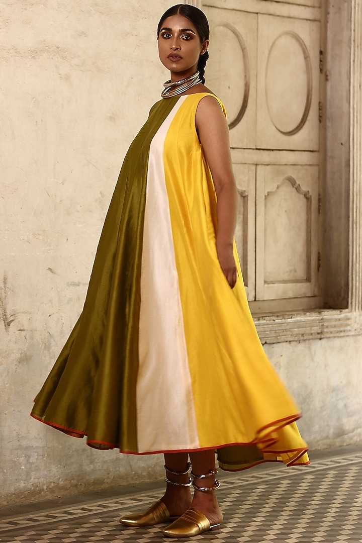 Green Chanderi Silk Color-Blocked Kurta by Aravi at Pernia's Pop Up Shop