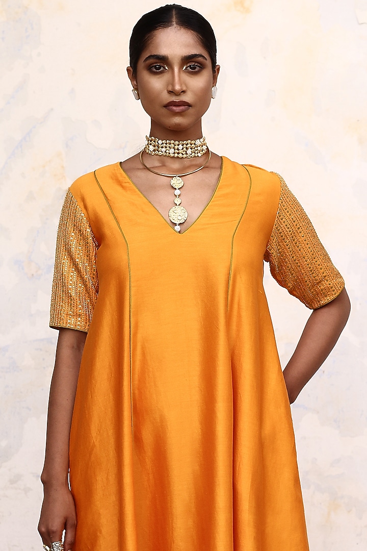 Mango Yellow Chanderi Hand Embroidered Kurta Set by Aravi at Pernia's Pop Up Shop