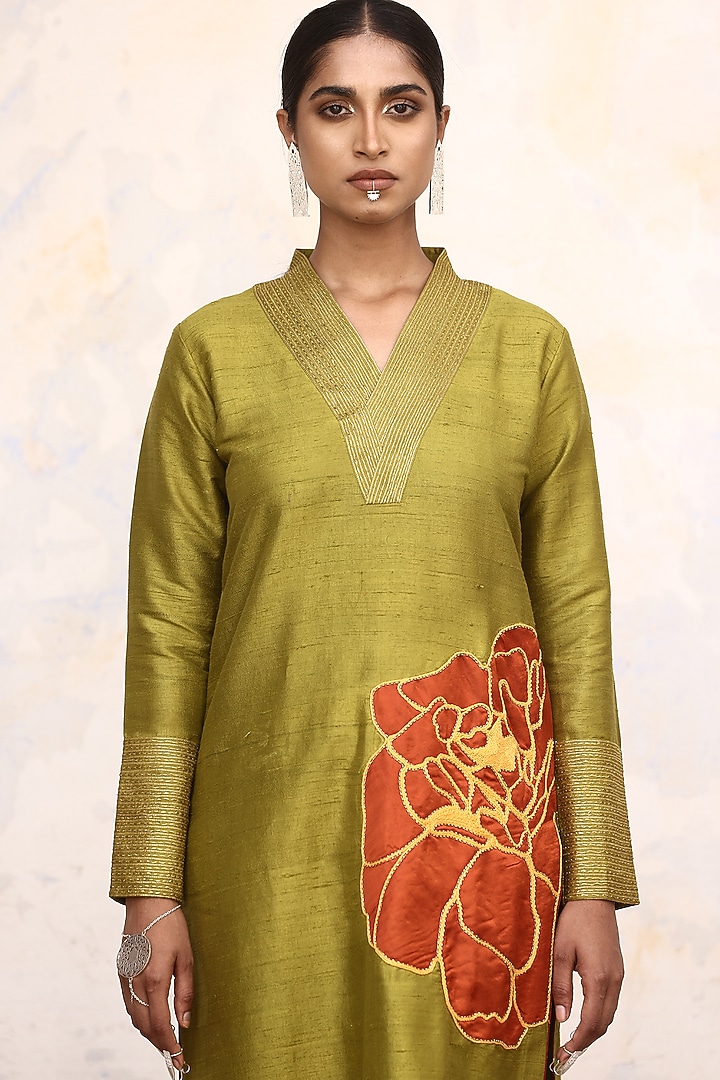 Green Raw Silk Hand Embroidered Kurta Set by Aravi at Pernia's Pop Up Shop