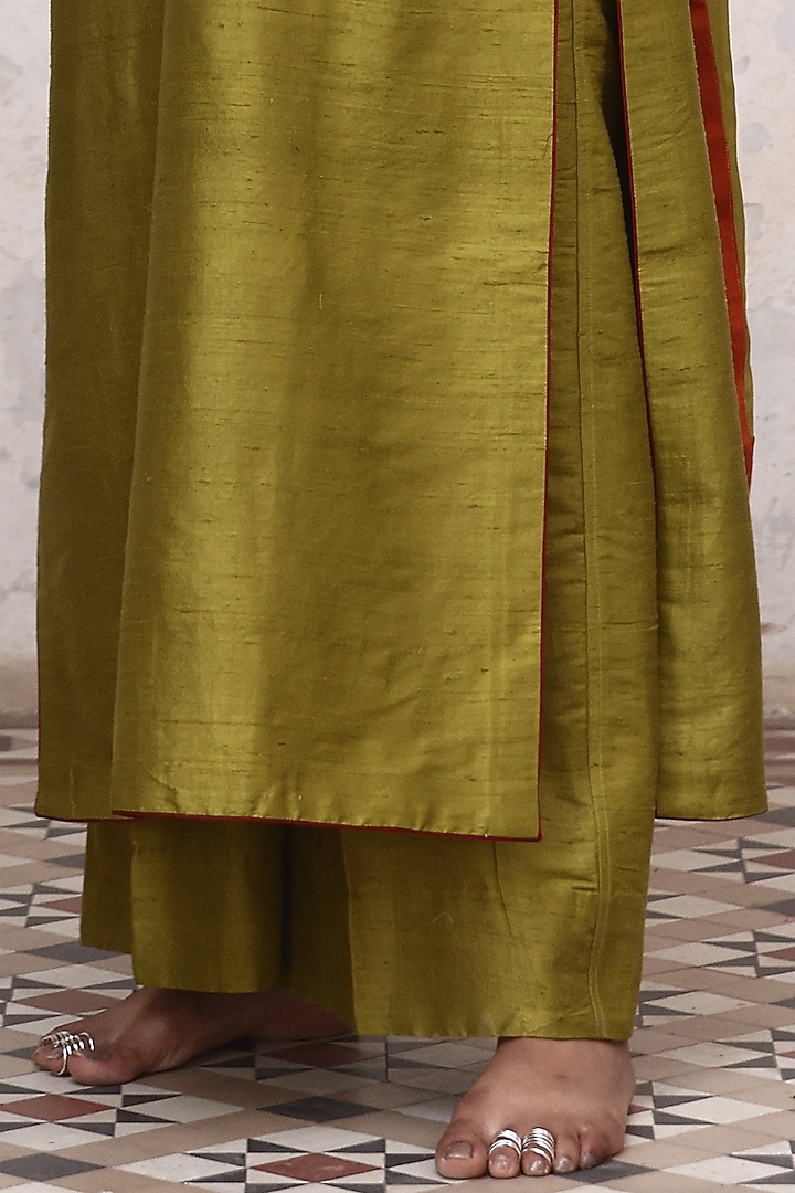 Green Raw Silk Hand Embroidered Kurta Set by Aravi at Pernia's Pop Up Shop