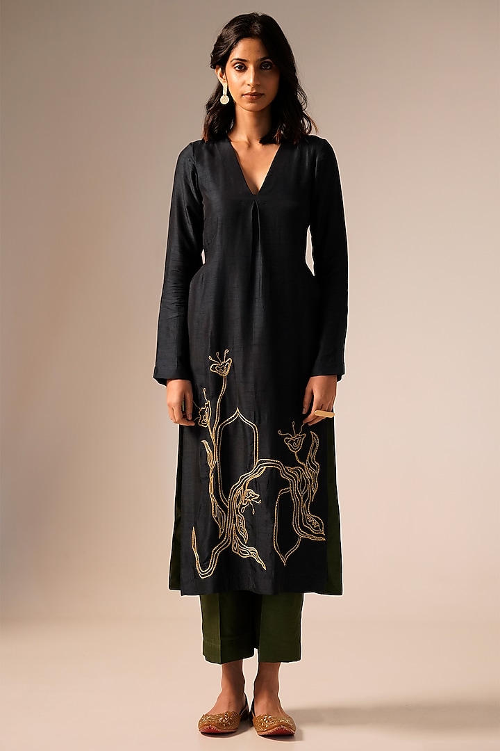 Navy Blue Bemberg Raw Silk Thread Hand Embroidered Kurta Set by Aravi at Pernia's Pop Up Shop