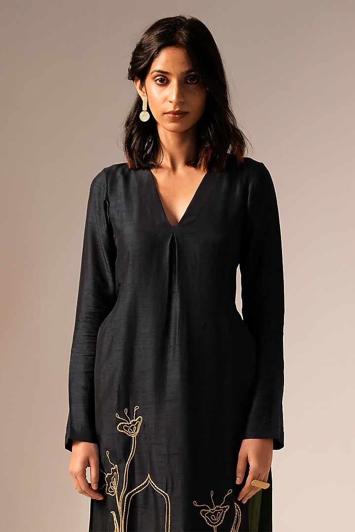Navy Blue Bemberg Raw Silk Thread Hand Embroidered Kurta Set by Aravi at Pernia's Pop Up Shop