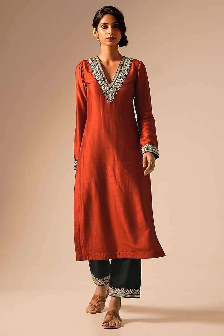 Deep Red Raw Silk Embroidered Kurta Set by Aravi at Pernia's Pop Up Shop