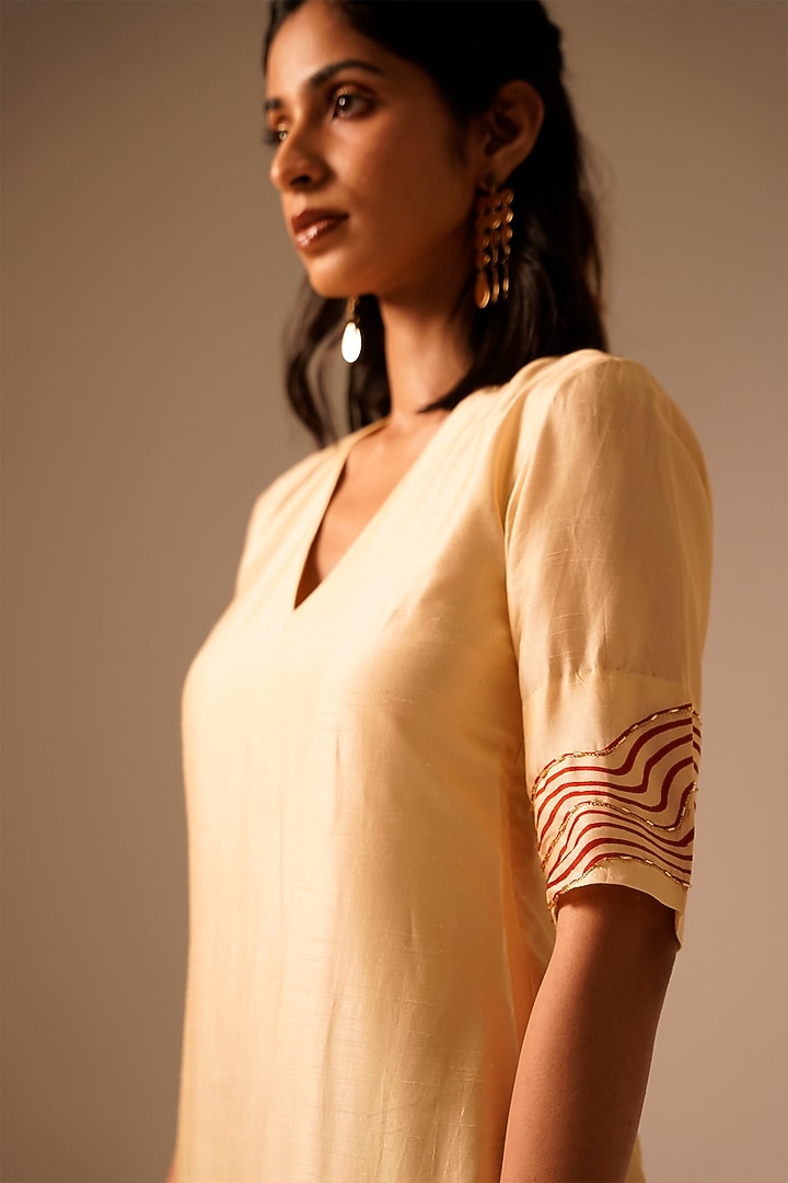 Cream Raw Silk Printed & Embroidered Kurta Set by Aravi at Pernia's Pop Up Shop