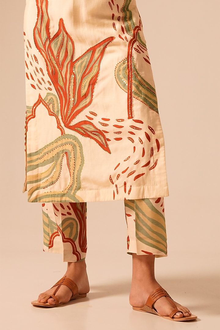 Cream Linen Georgette Hand Embroidered Kurta Set by Aravi at Pernia's Pop Up Shop