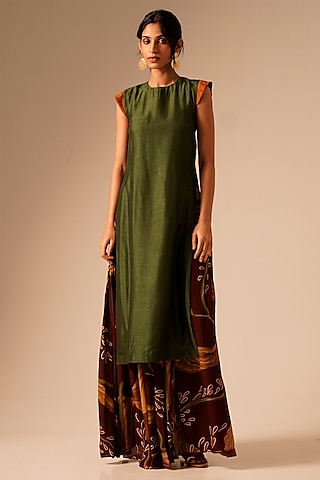 Deep Green Chanderi Silk Kurta Set by Aravi