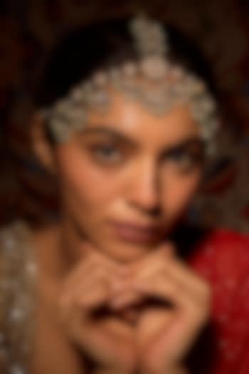 Gold Finish Green Kundan Polki Mathapatti by Aryah Jewels at Pernia's Pop Up Shop