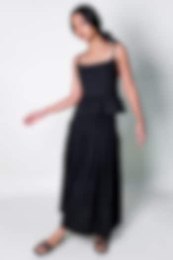 Black Poplin Hand Embroidered Co-Ord Set by ARYA GIRI at Pernia's Pop Up Shop