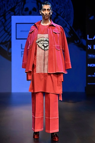Maroon Embroidered Boxy Shirt Dress with A Long Belt by ARMAAN RANDHAWA