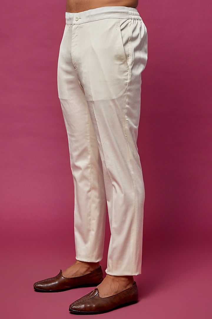 White Handwoven Jamdani Kurta Set by ARJAN DUGAL at Pernia's Pop Up Shop