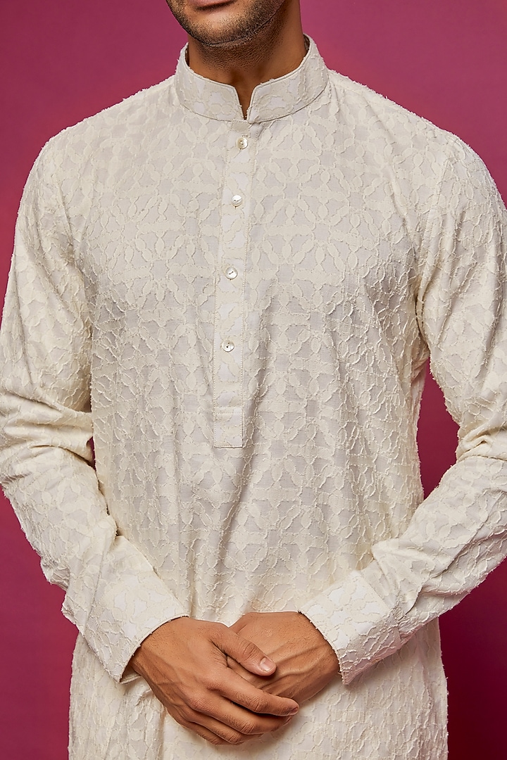 White Handwoven Jamdani Kurta Set by ARJAN DUGAL at Pernia's Pop Up Shop