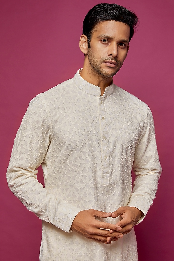 White Handwoven Jamdani Kurta Set by ARJAN DUGAL at Pernia's Pop Up Shop