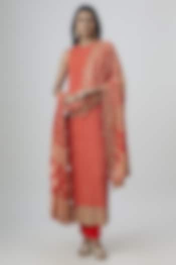 Coral Georgette Hand Embroidered Kurta Set by Arpita Mehta at Pernia's Pop Up Shop