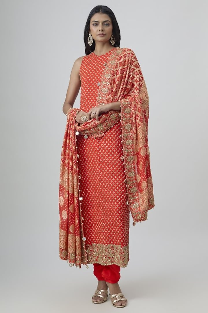 Coral Georgette Hand Embroidered Kurta Set by Arpita Mehta at Pernia's Pop Up Shop