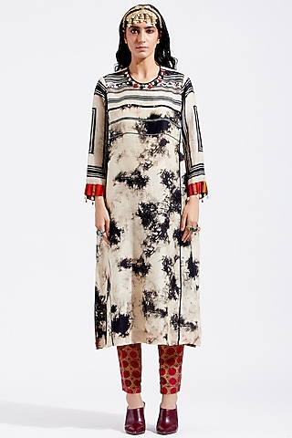 Surmai & Mogra Printed Kurta Set by ASEEM KAPOOR