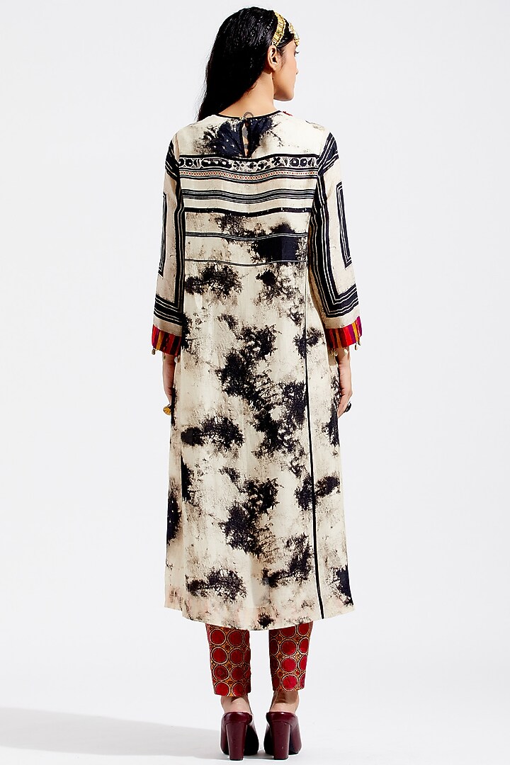 Surmai & Mogra Printed Kurta Set by ASEEM KAPOOR at Pernia's Pop Up Shop