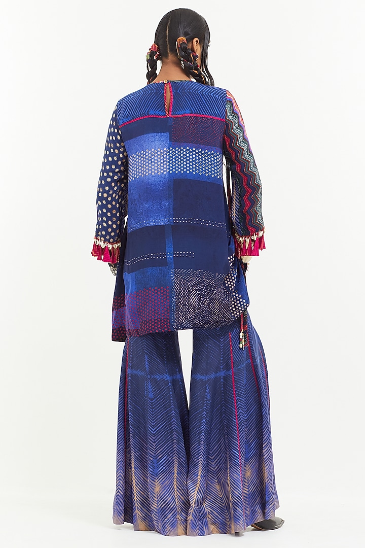 Sapphire Italian Crepe Resham Embroidered Short Kurta Set by Aseem kapoor at Pernia's Pop Up Shop